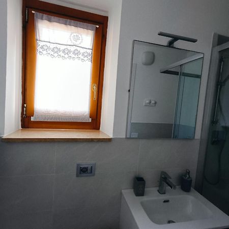 Casa Lisetta, 3-Room Apartment With Lake View Torri Del Benaco Exterior foto
